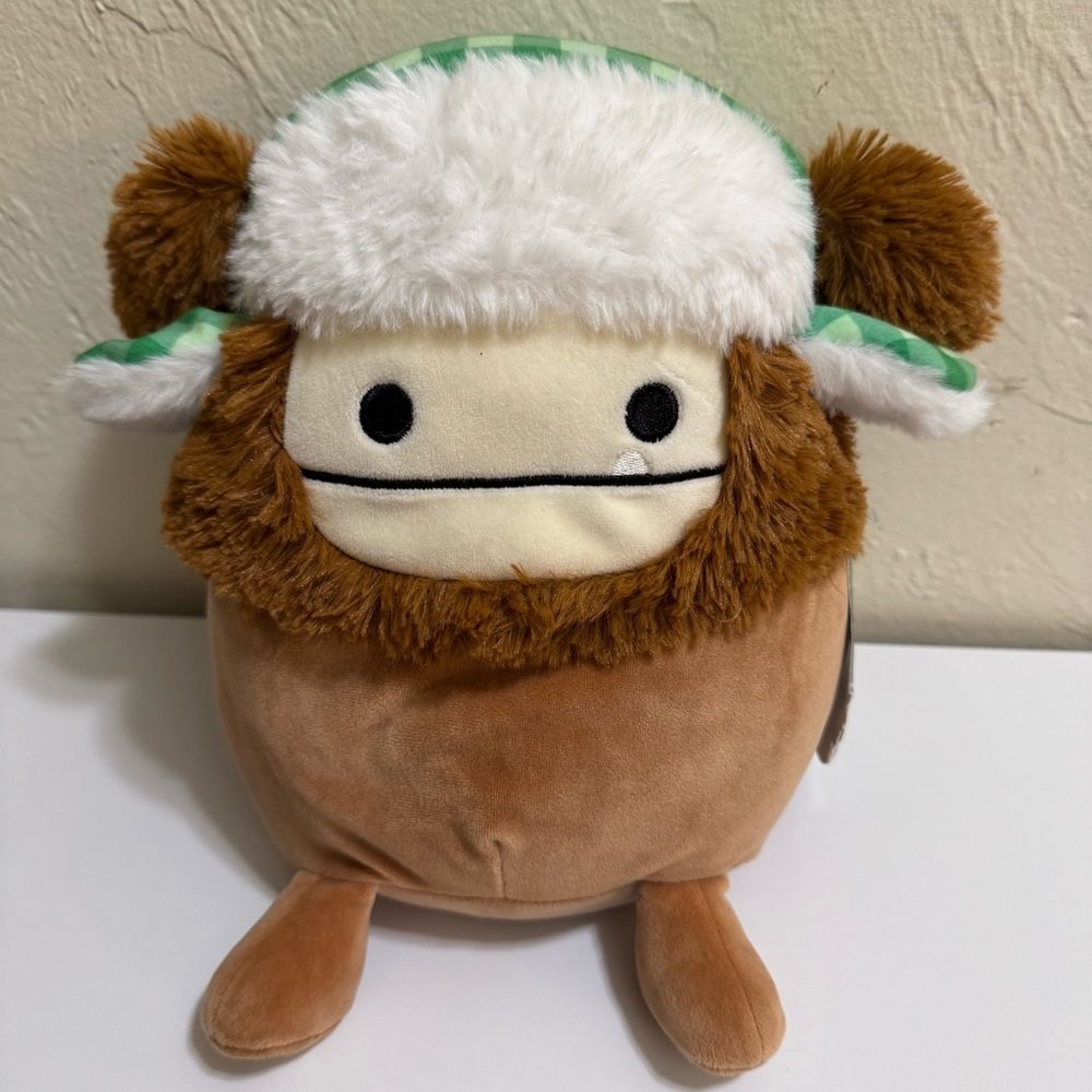 Squishmallows Benny Bigfoot Brown Yeti Green Checker Gingham Trapper Hat  8” NWT